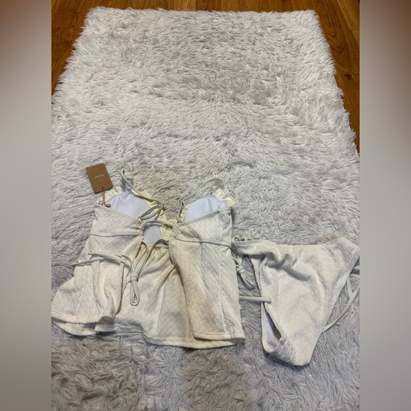 Samiol Textured Bikini Set - Picture 9 of 10